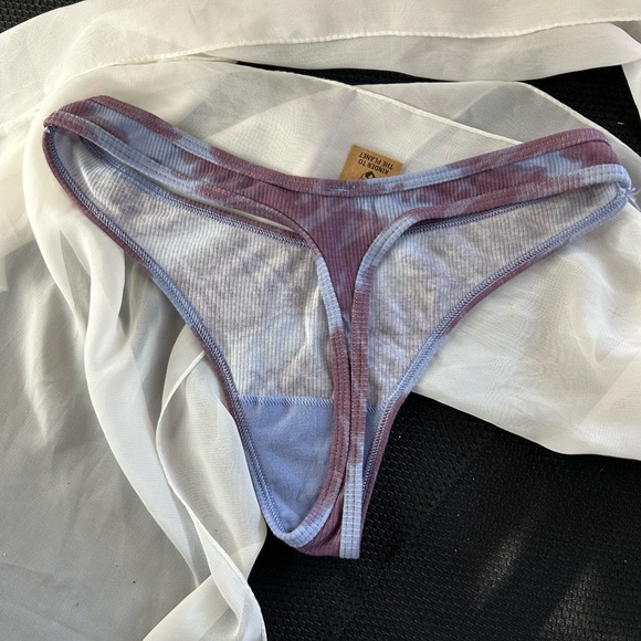 PINK Victorias Secret Purple Tie Dye Thong NWT Size M - Picture 5 of 8
